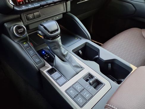 Used 2025 Toyota Land Cruiser image 26