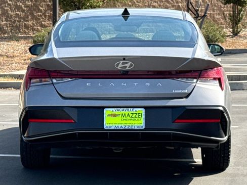 Used 2025 Hyundai Elantra Limited FWD image 12