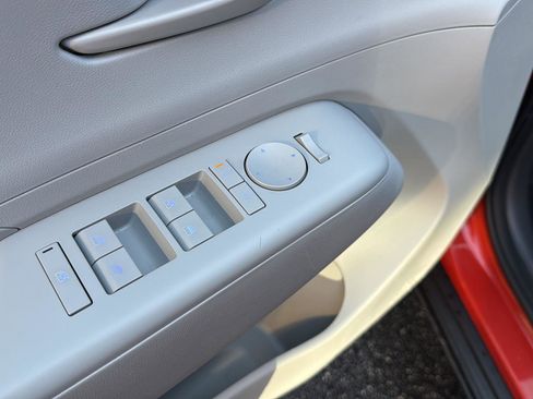 Used 2025 Hyundai Kona SEL image 27