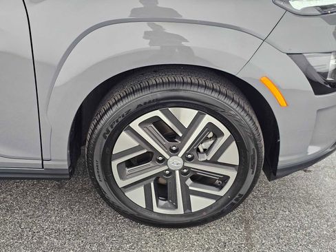 Used 2023 Hyundai Kona SE image 9