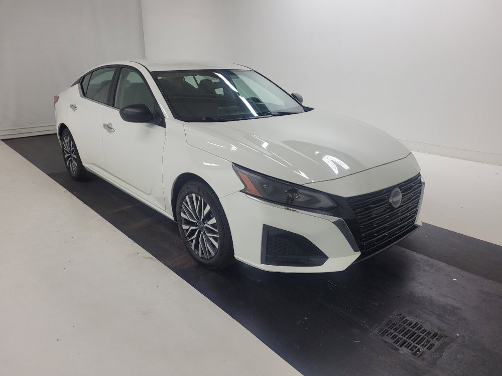 Used 2025 Nissan Altima 2.5 SV FWD image 13