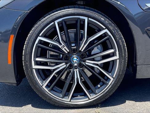 Used 2023 BMW 530e w/ M Sport Package RWD image 9