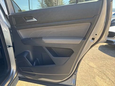 Used 2021 Volkswagen Atlas Cross Sport SE w/ Panoramic Sunroof Package FWD image 18