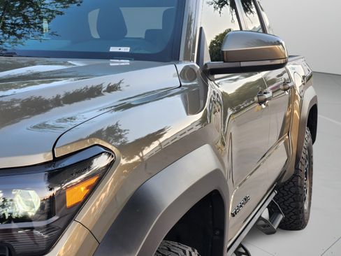 Used 2025 Toyota Tacoma TRD Off-Road AWD/4WD image 32