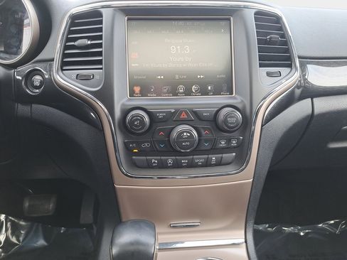 Used 2016 Jeep Grand Cherokee Laredo 75th Anniversary image 20