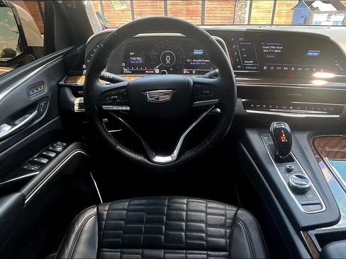 Used 2024 Cadillac Escalade Sport Platinum w/ LPO, ONYX Package AWD/4WD image 5