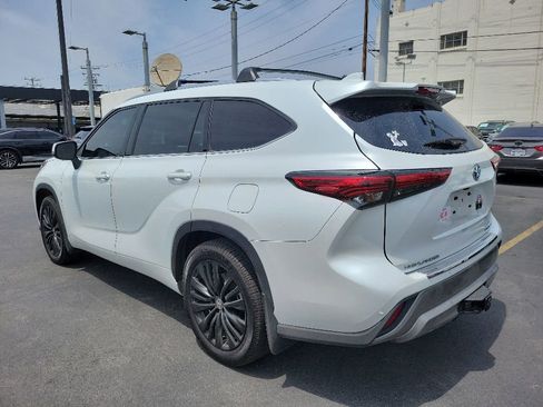 Used 2023 Toyota Highlander Platinum FWD image 5
