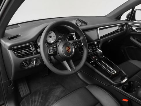 Used 2025 Porsche Macan image 4