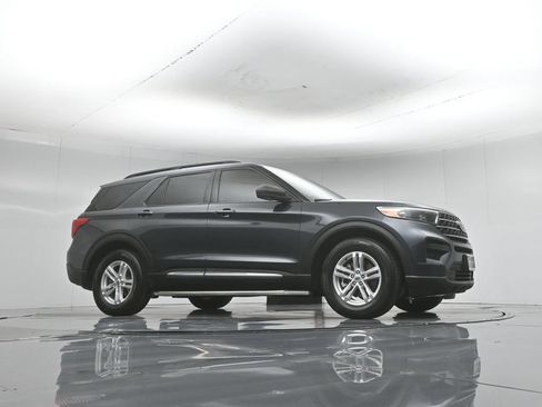 Certified 2022 Ford Explorer XLT RWD image 55
