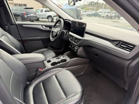 Used 2024 Ford Escape Platinum image 40