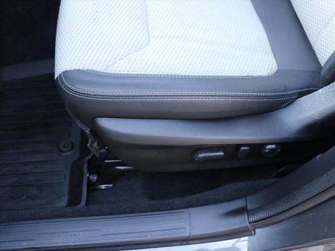 Used 2023 Subaru Forester Premium image 18