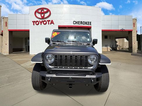 Used 2025 Jeep Gladiator Sport AWD/4WD image 2