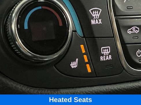 Used 2023 Chevrolet Equinox LT image 3