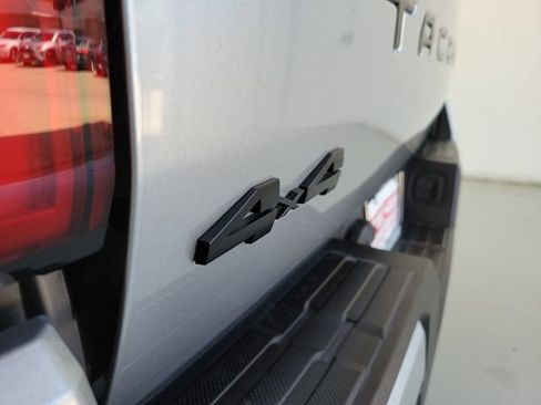 Used 2024 Toyota Tacoma TRD Sport AWD/4WD image 8