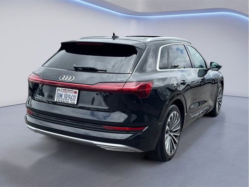 Used 2019 Audi e-tron Prestige w/ Prestige Package AWD/4WD image 6