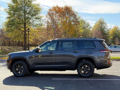 New 2025 Jeep Grand Cherokee L Altitude image 10