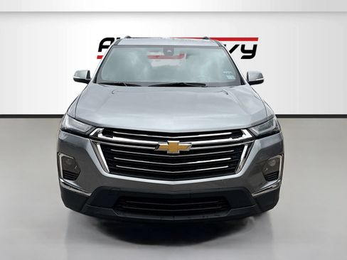 Used 2024 Chevrolet Traverse LT FWD image 2