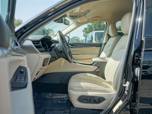 Used 2022 Jeep Grand Cherokee L Limited w/ Luxury Tech Group II image 13