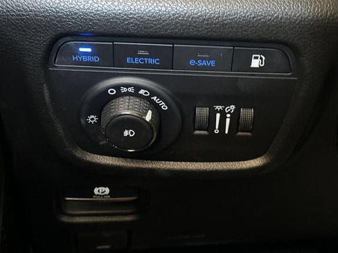 Used 2023 Jeep Grand Cherokee Trailhawk w/ Advanced Protech Group II AWD/4WD image 32