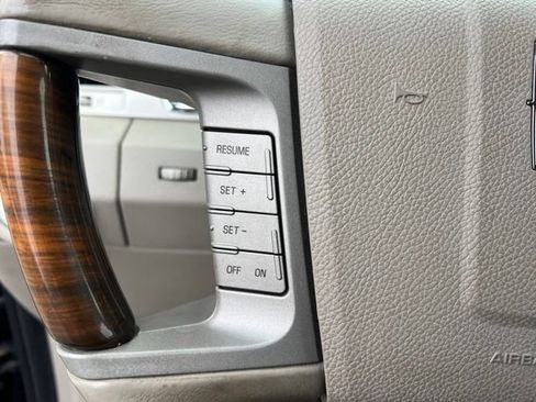 Used 2009 Lincoln Navigator 4WD image 15