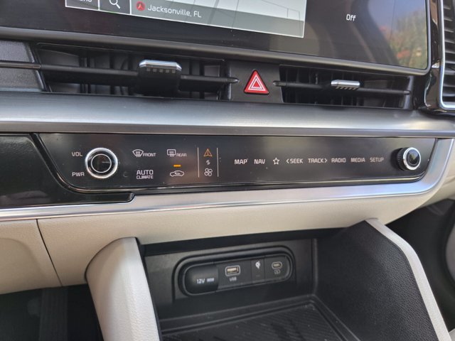 Used 2025 Kia Sportage EX w/ Premium Package FWD image 29
