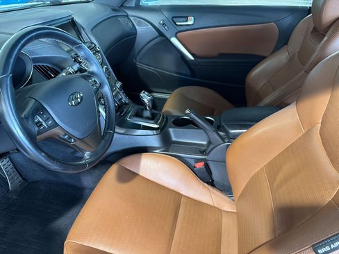 Used 2015 Hyundai Genesis 3.8 RWD image 4