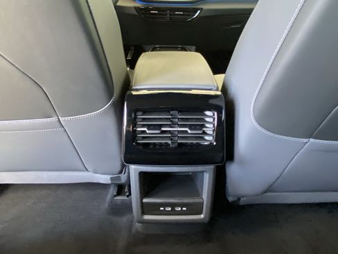 Certified 2024 Volkswagen ID.4 2WD image 38