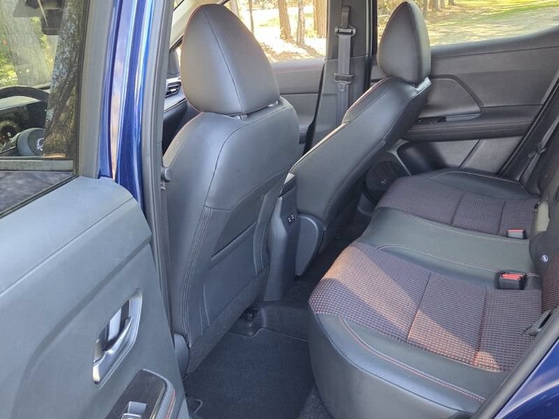 Used 2025 Nissan Kicks SR FWD image 7