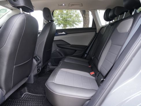 Certified 2024 Volkswagen Taos SE FWD image 27
