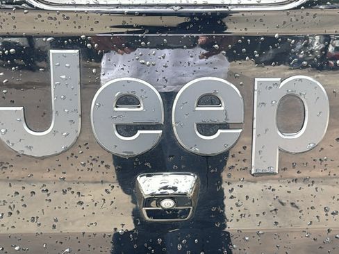 Certified 2023 Jeep Gladiator Overland AWD/4WD image 14