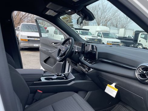 New 2026 Chevrolet Equinox LT w/ LPO, Floor Liner Package FWD image 30