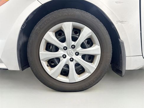 Used 2020 Toyota Corolla LE image 13