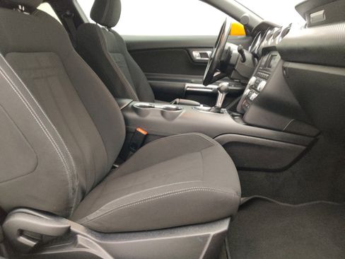 Used 2018 Ford Mustang Coupe RWD image 21