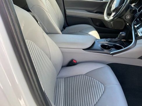 Used 2024 Toyota Camry SE image 9