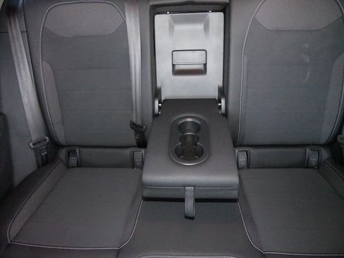 Used 2024 Volkswagen Taos SE image 13