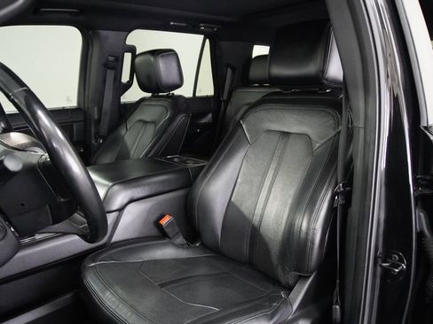 Used 2018 Ford Expedition Limited w/ Equipment Group 301A AWD/4WD image 11