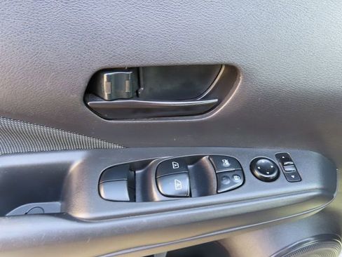 Used 2020 Nissan Kicks S image 27