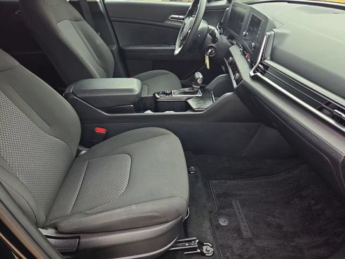Used 2025 Kia Sportage LX FWD image 23