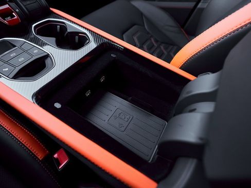 Used 2025 Lamborghini Urus SE image 64