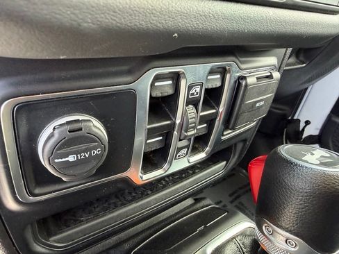 Used 2024 Jeep Wrangler Unlimited Sahara AWD/4WD image 26