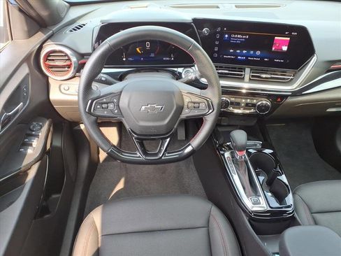 Used 2024 Chevrolet Trax RS w/ Sunroof Package image 10