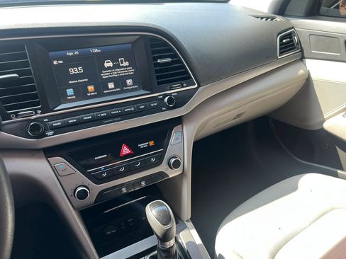 Used 2017 Hyundai Elantra SE FWD image 21