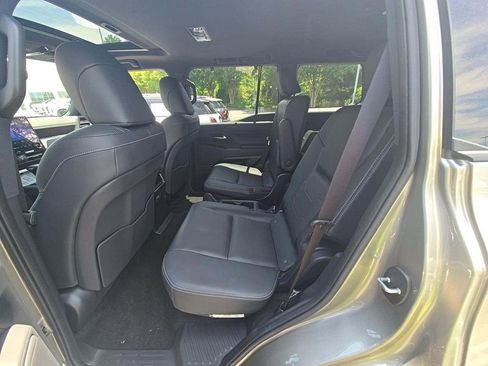 Used 2024 Lexus GX 550 w/ Cold Area Package AWD/4WD image 11