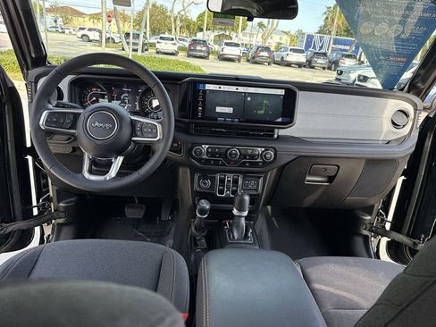 Used 2024 Jeep Wrangler Unlimited Sahara AWD/4WD image 36