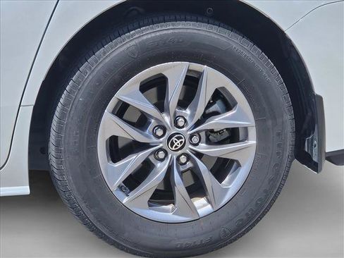 Used 2025 Toyota Sienna XLE FWD image 9