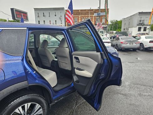 Used 2021 Nissan Rogue SV AWD/4WD image 12