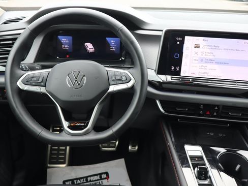 Used 2025 Volkswagen Atlas Peak Edition SE AWD/4WD image 10