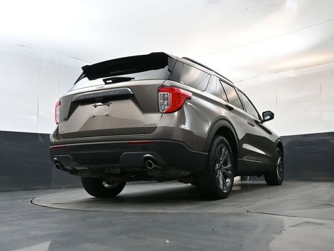 Used 2021 Ford Explorer XLT w/ Equipment Group 202A AWD/4WD image 23