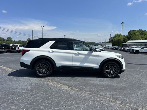 New 2025 Ford Explorer ST image 4