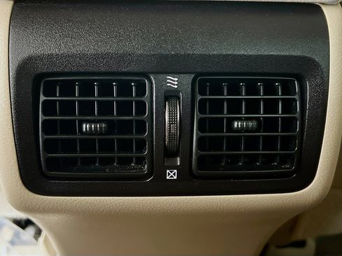 Used 2014 Toyota Camry XLE w/ Leather Package image 18